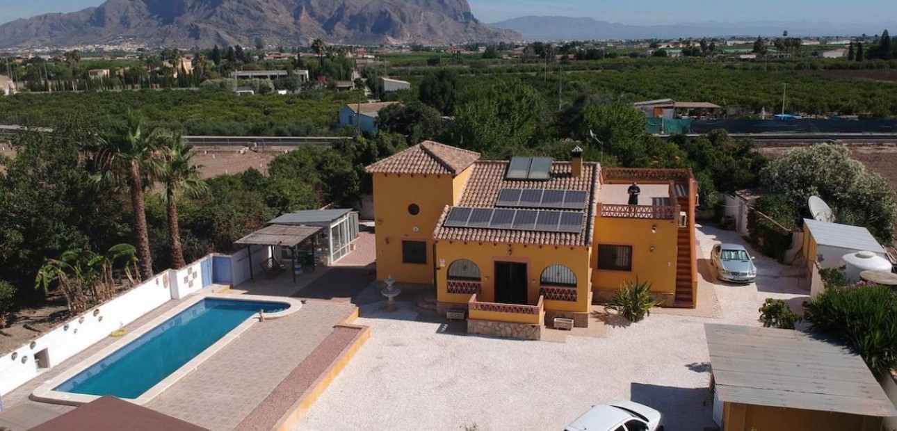 Sale - Finca / Country Property -
Orihuela