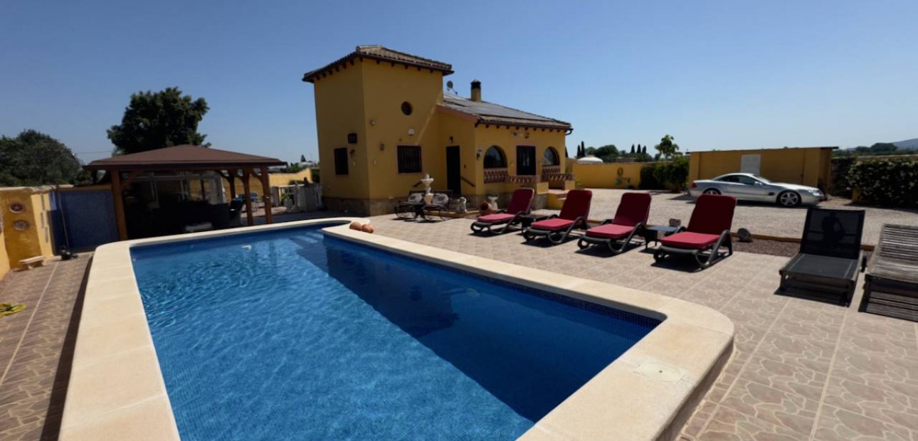 Sale - Finca / Country Property -
Orihuela