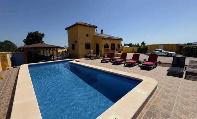 Sale - Finca / Country Property -
Orihuela