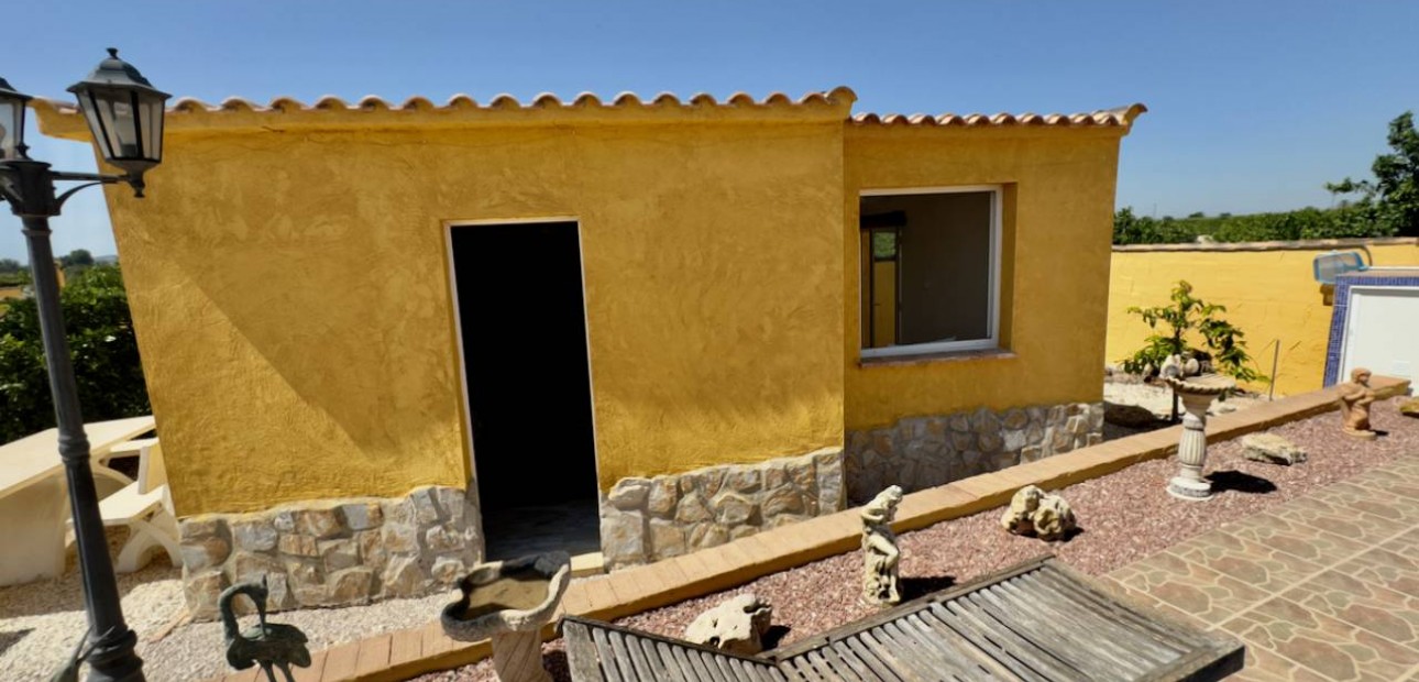 Sale - Finca / Country Property -
Orihuela