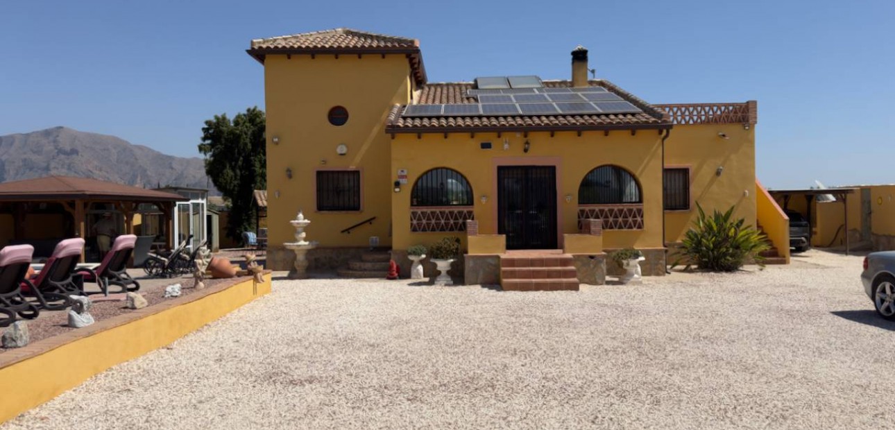 Sale - Finca / Country Property -
Orihuela