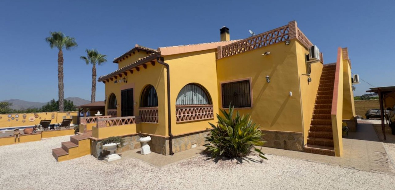 Sale - Finca / Country Property -
Orihuela