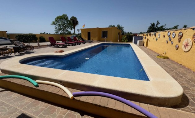 Sale - Finca / Country Property -
Orihuela