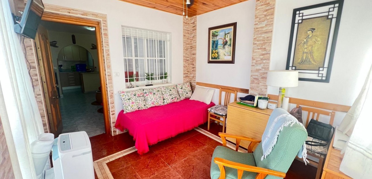 Sale - Bungalow -
Orihuela Costa - Los Dolses