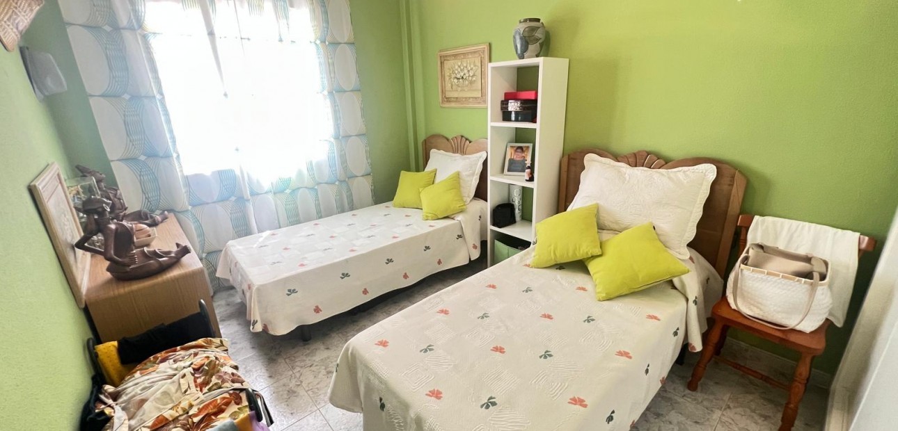 Sale - Bungalow -
Orihuela Costa - Los Dolses