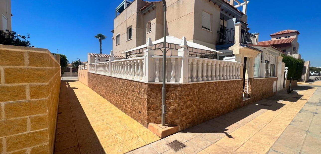 Herverkoop - Bungalow -
Orihuela Costa - Los Dolses