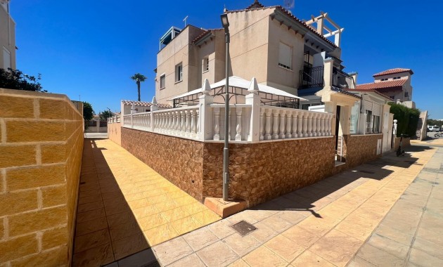 Sale - Bungalow -
Orihuela Costa - Los Dolses