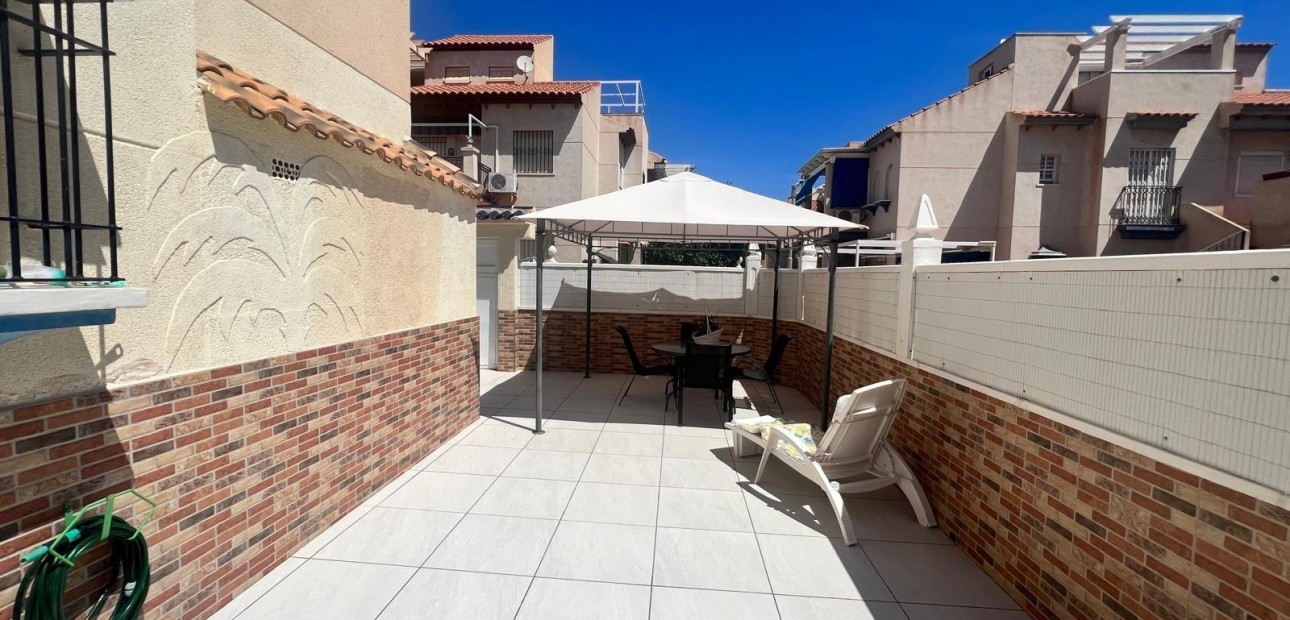 Sale - Bungalow -
Orihuela Costa - Los Dolses