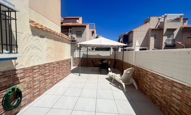 Sale - Bungalow -
Orihuela Costa - Los Dolses