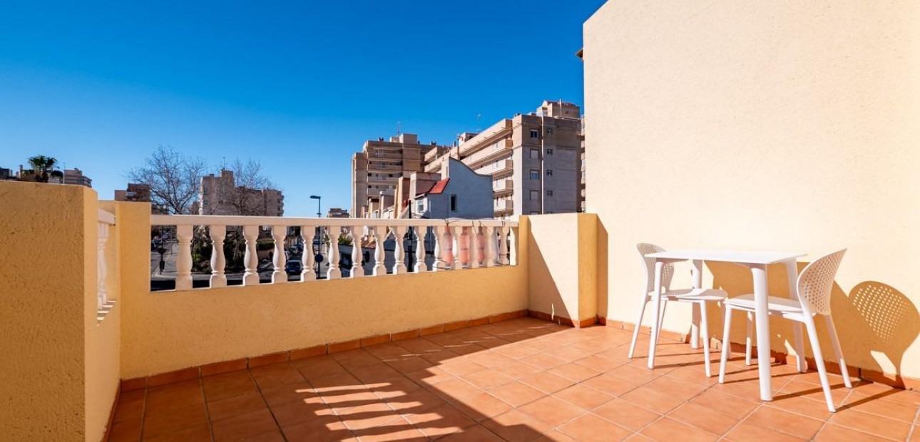 Sale - Terraced house -
Torrevieja - Aguas nuevas 1