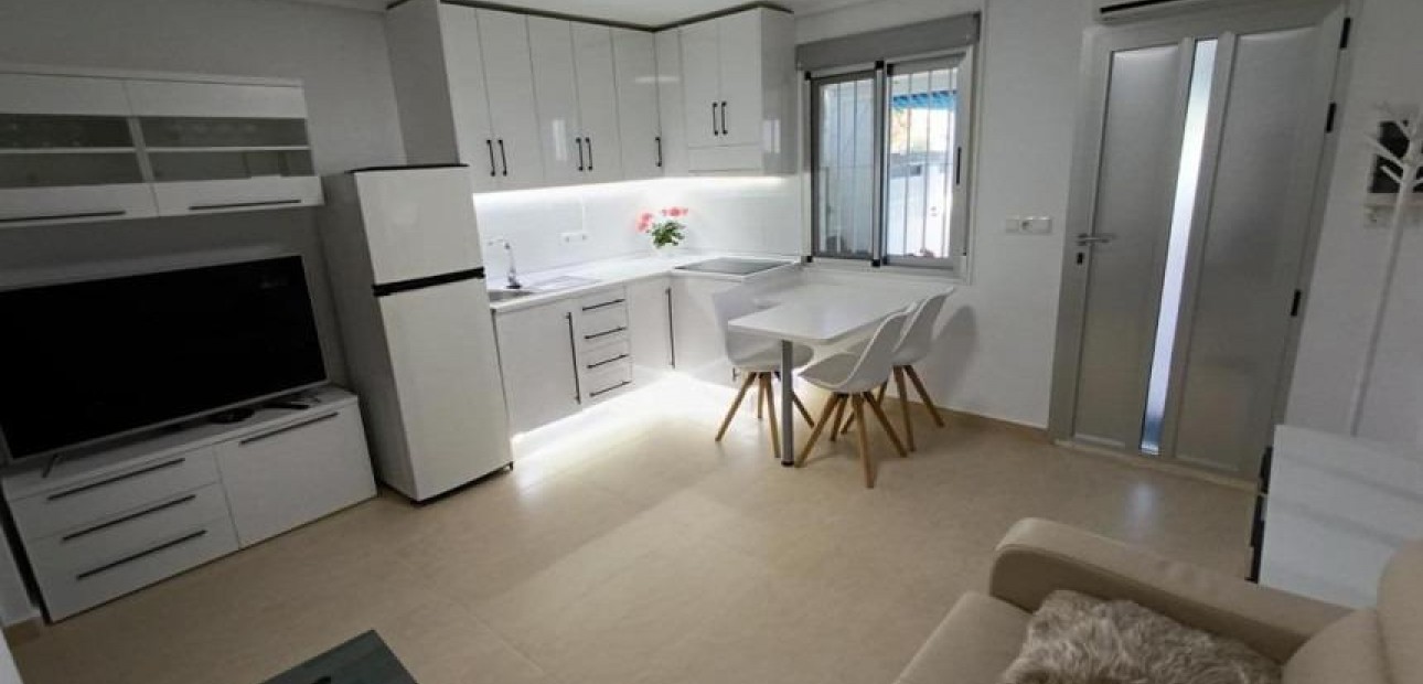 Sale - Bungalow -
Torrevieja - Torreta florida