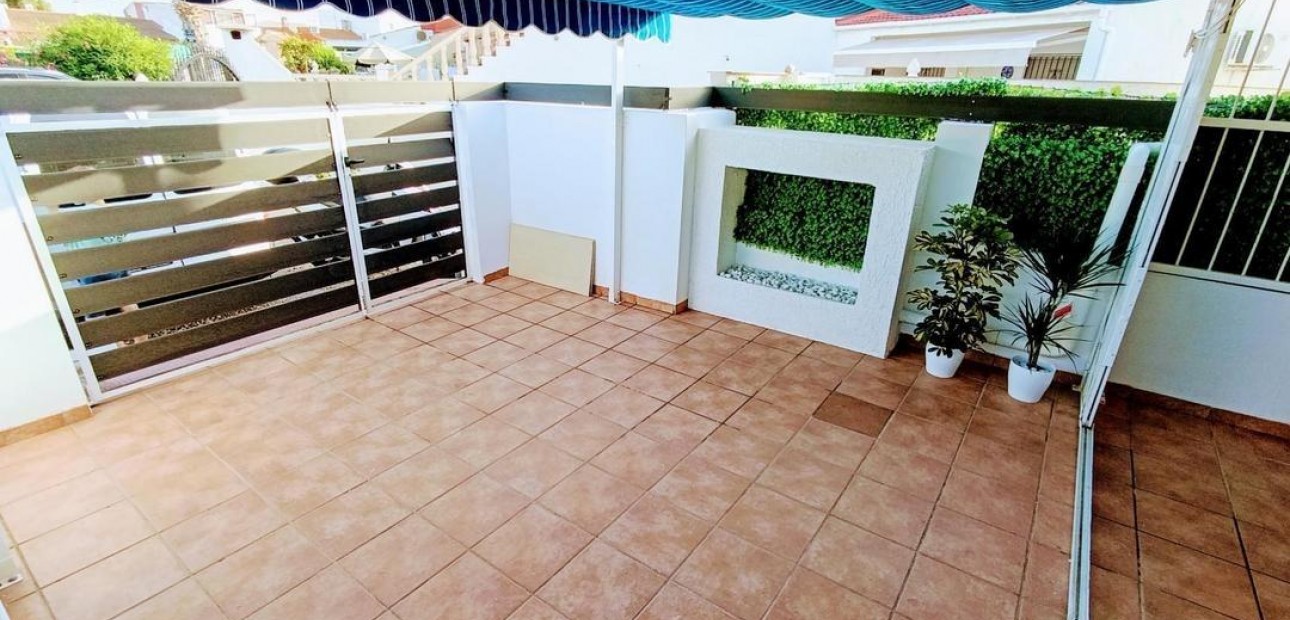 Sale - Bungalow -
Torrevieja - Torreta florida