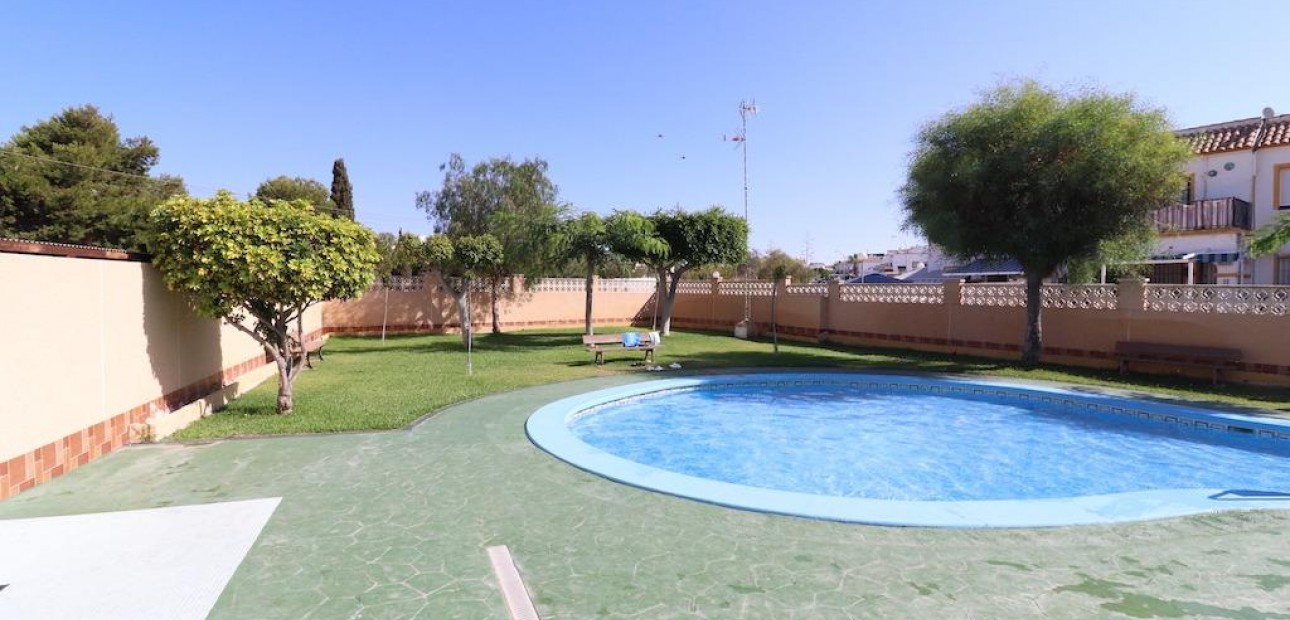 Sale - Bungalow -
Orihuela Costa - Playa Flamenca Norte