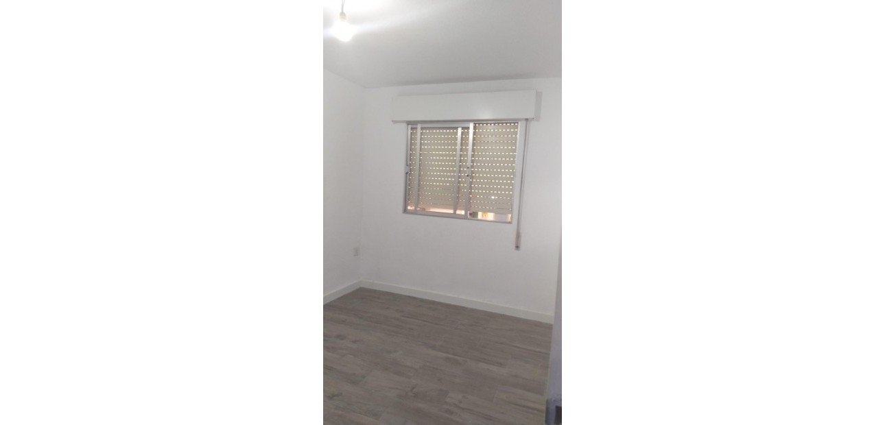 Sale - Apartment / flat -
Catral - CENTRO