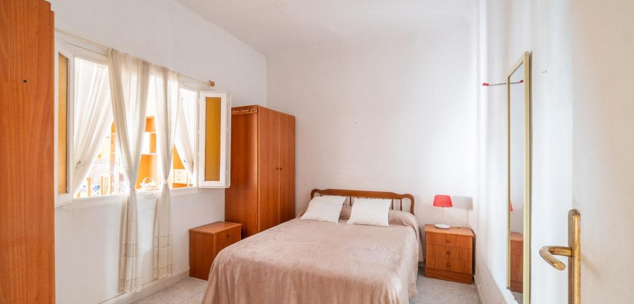 Sale - Villa -
Torrevieja - Playa de los Naufragos