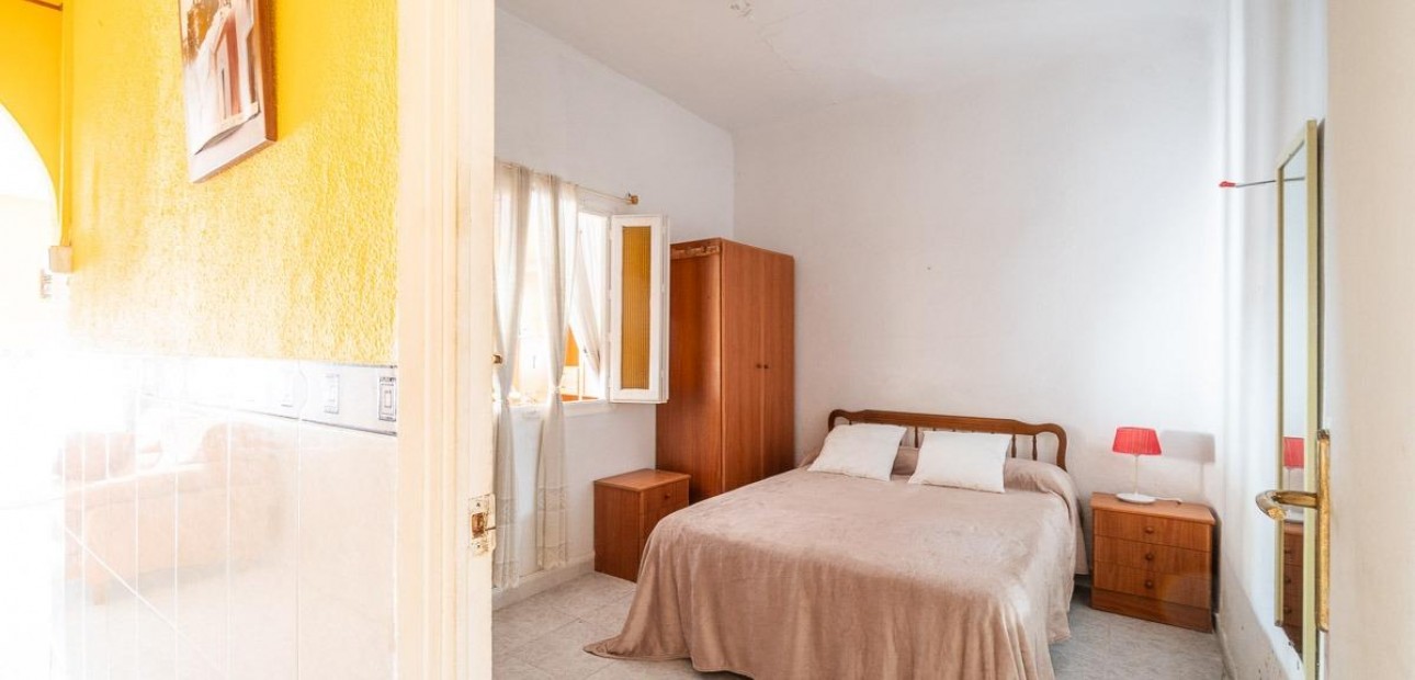 Sale - Villa -
Torrevieja - Playa de los Naufragos