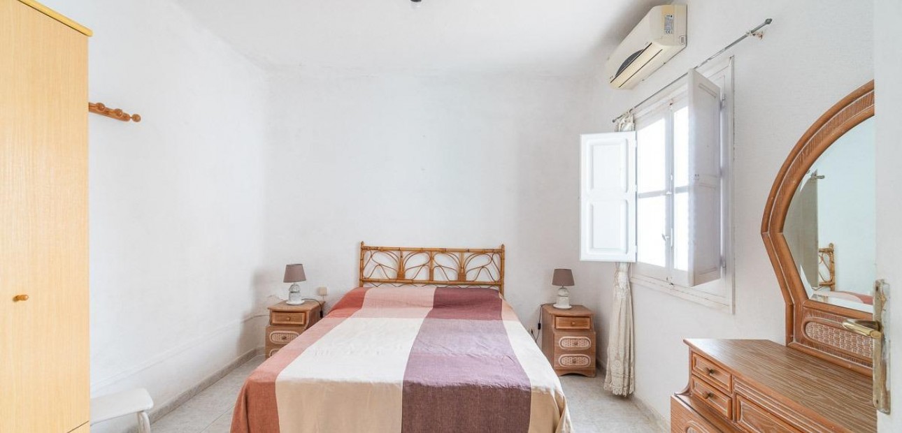 Sale - Villa -
Torrevieja - Playa de los Naufragos