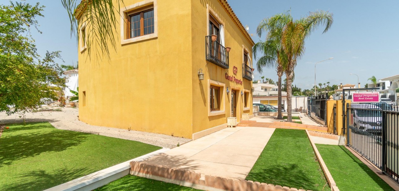 Alquiler a largo plazo - Apartamento / piso -
Orihuela Costa - Villamartin