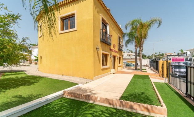 Alquiler a largo plazo - Apartamento / piso -
Orihuela Costa - Villamartin