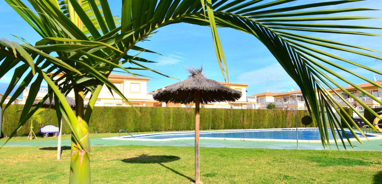 Sale - Apartment / flat -
Orihuela Costa - Playa Flamenca