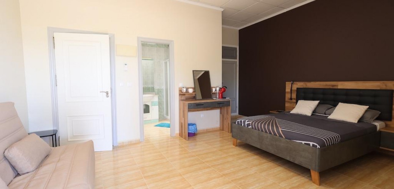 Sale - Hostel -
San Miguel de Salinas - LO RUFETE