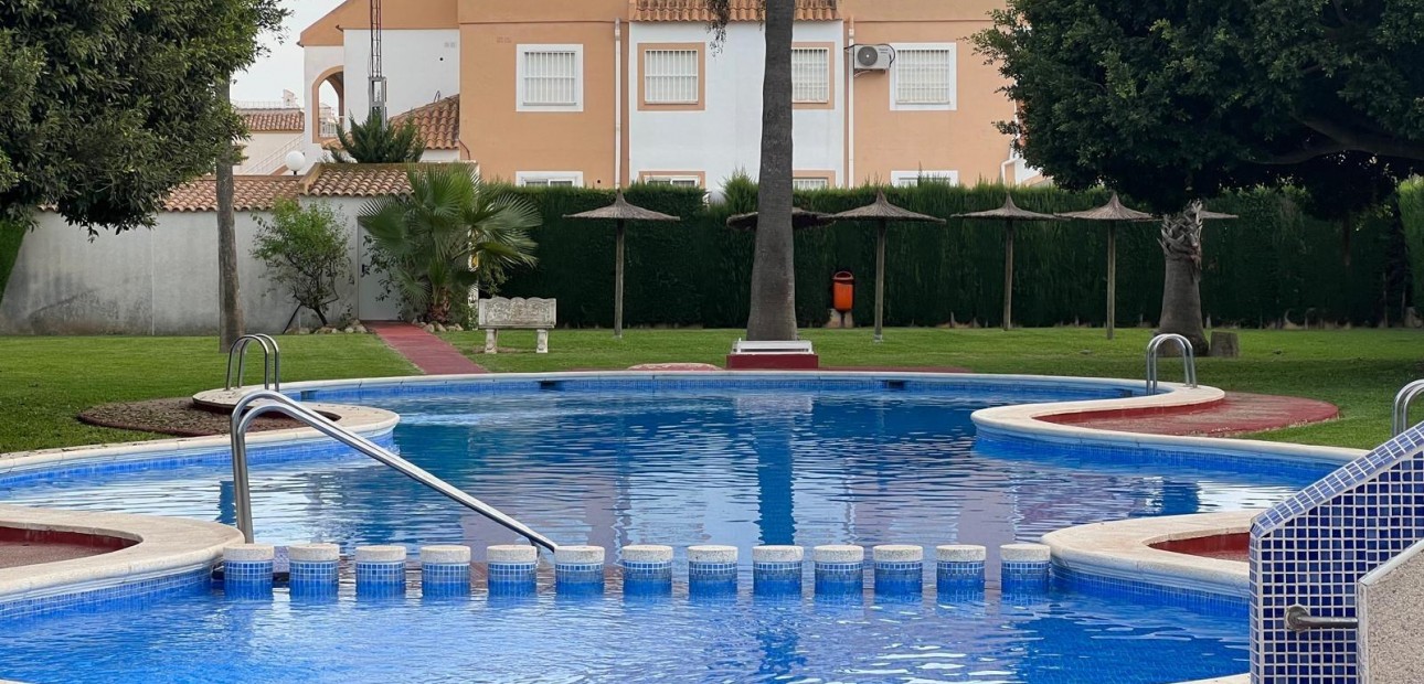 Venta - Terraced house -
Torrevieja - Torretas