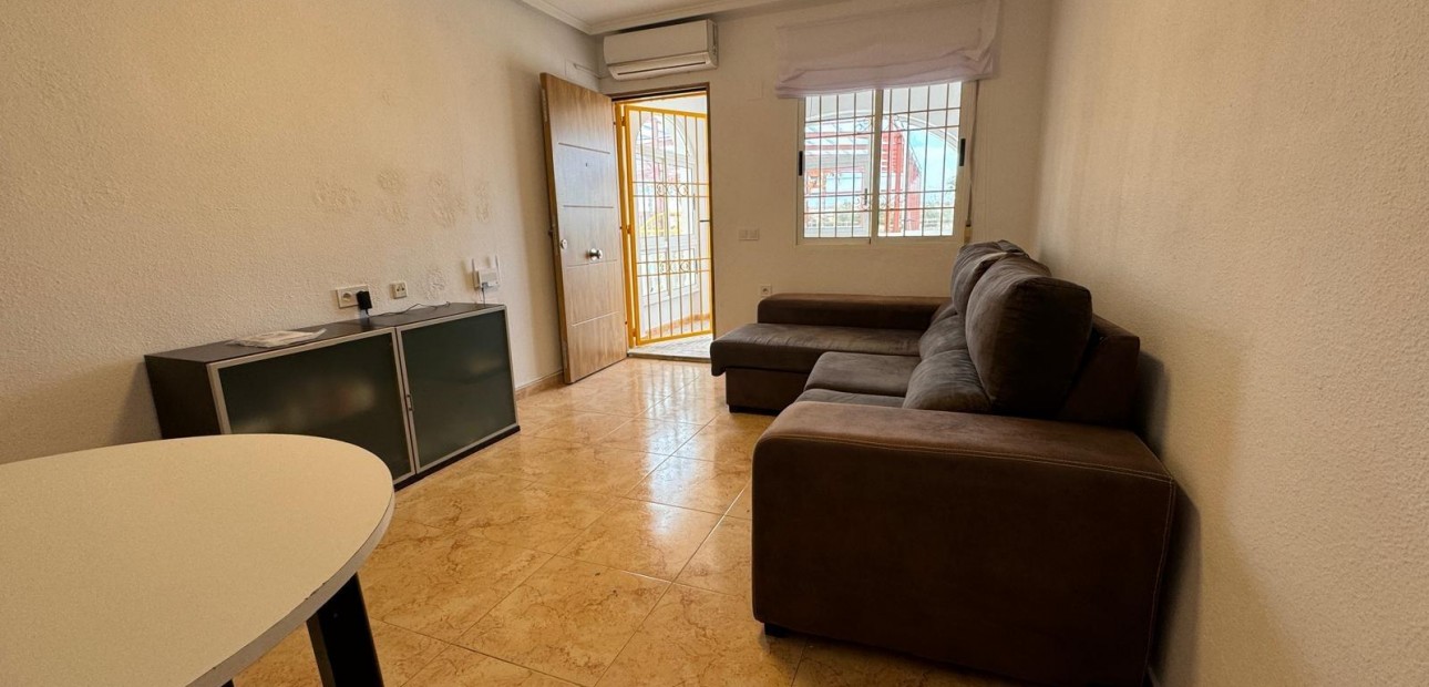 Herverkoop - Terraced house -
Torrevieja - Torretas