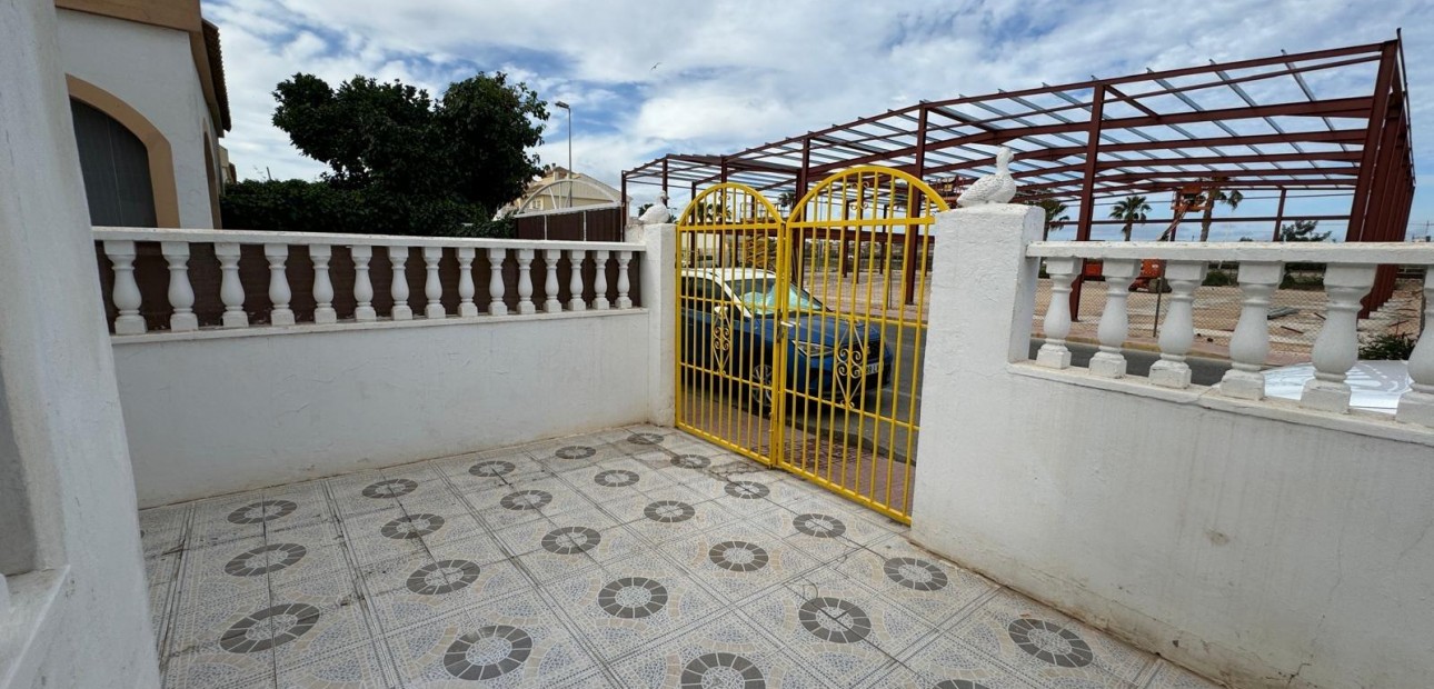 Sale - Terraced house -
Torrevieja - Torretas