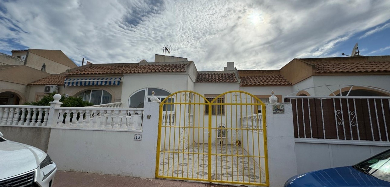 Herverkoop - Terraced house -
Torrevieja - Torretas