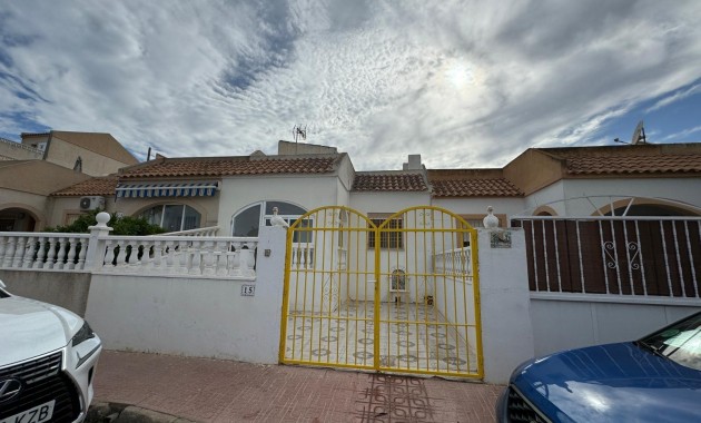 Venta - Terraced house -
Torrevieja - Torretas