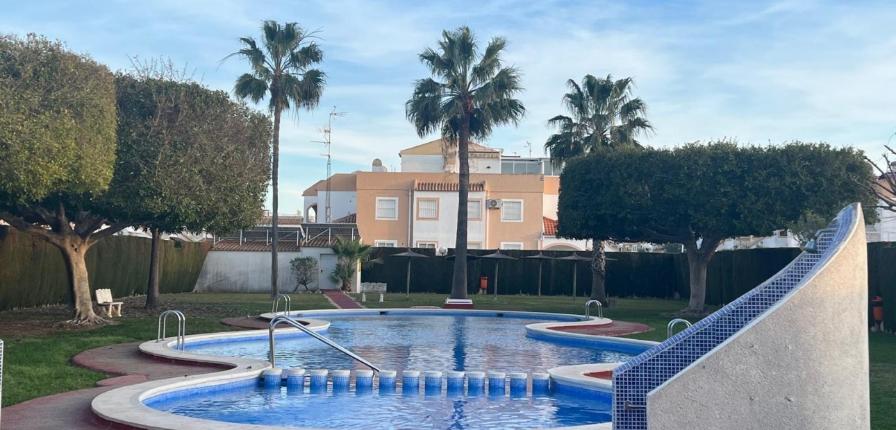 Venta - Terraced house -
Torrevieja - Torretas