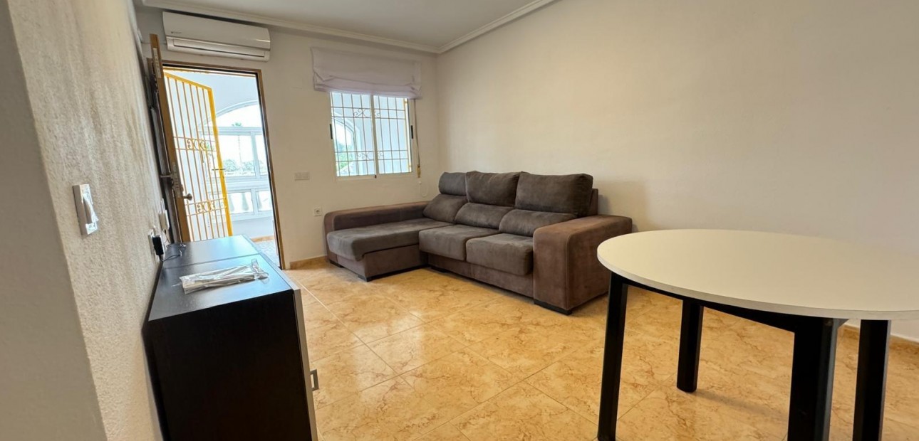 Sale - Terraced house -
Torrevieja - Torretas