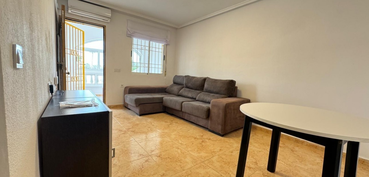 Venta - Terraced house -
Torrevieja - Torretas