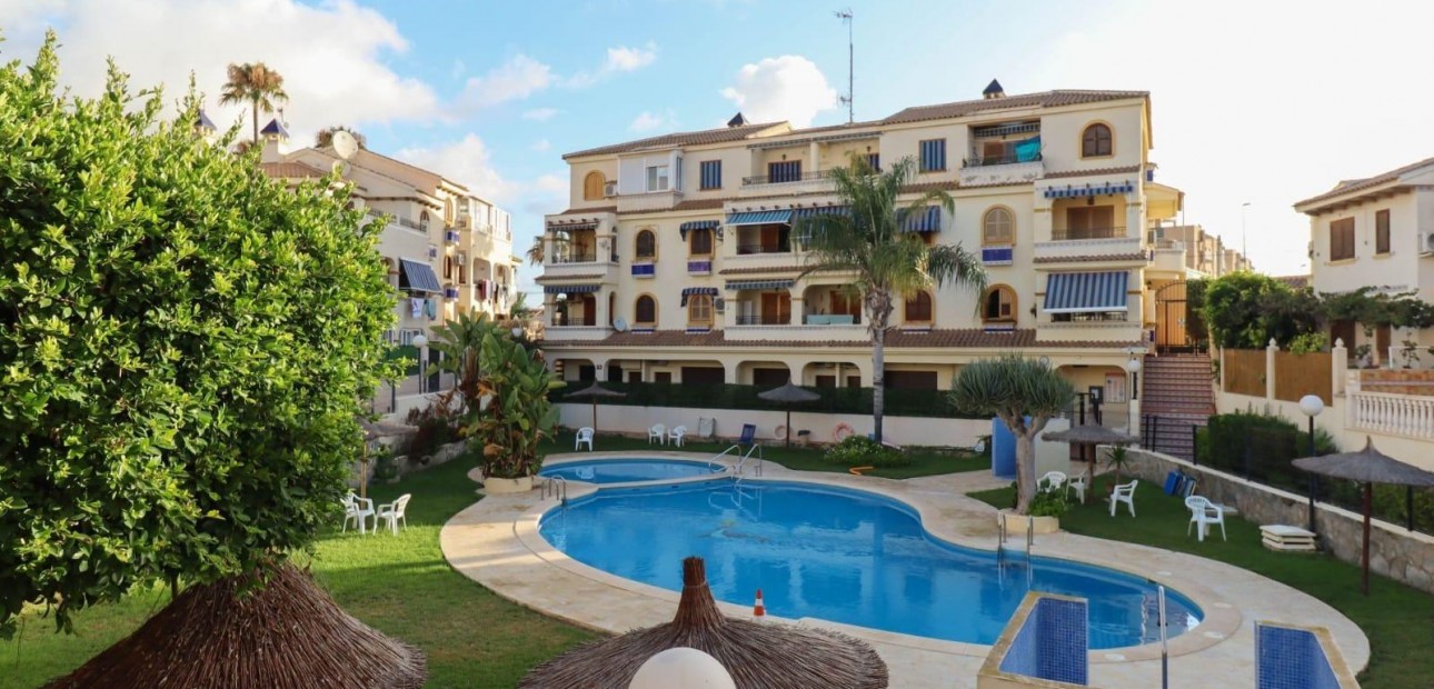 Sale - Apartment / flat -
Torrevieja - La Mata