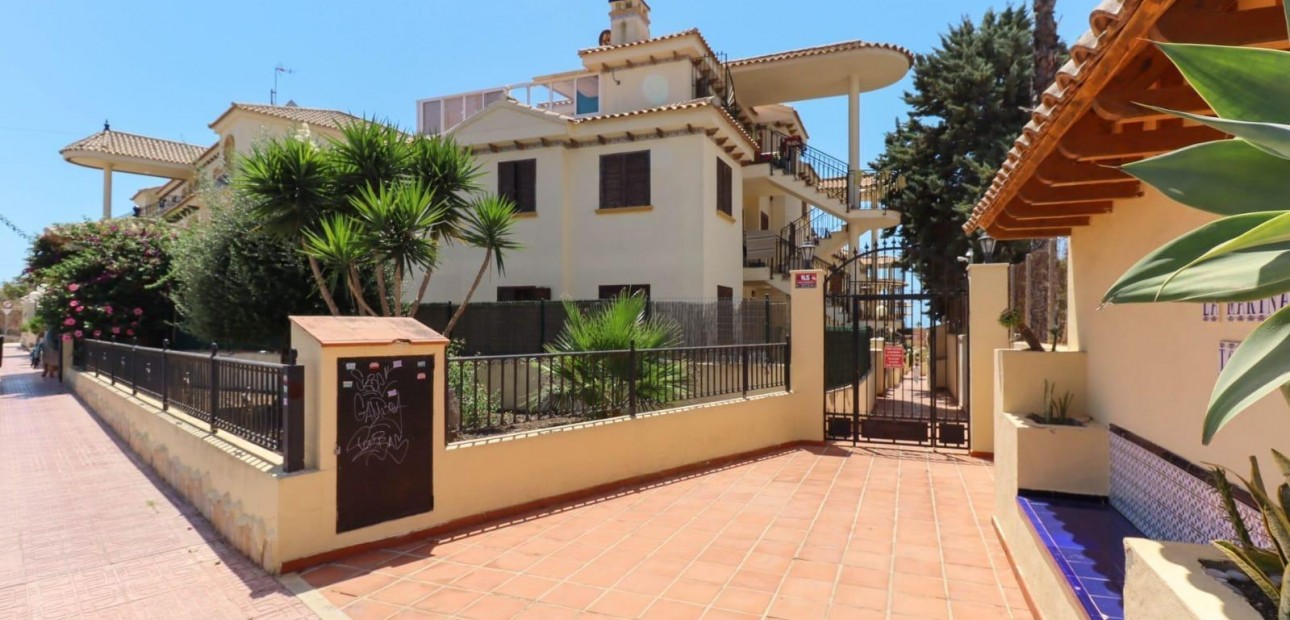 Sale - Apartment / flat -
Torrevieja - La Mata