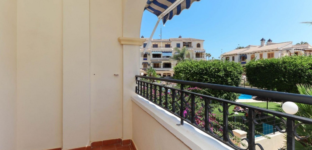 Sale - Apartment / flat -
Torrevieja - La Mata