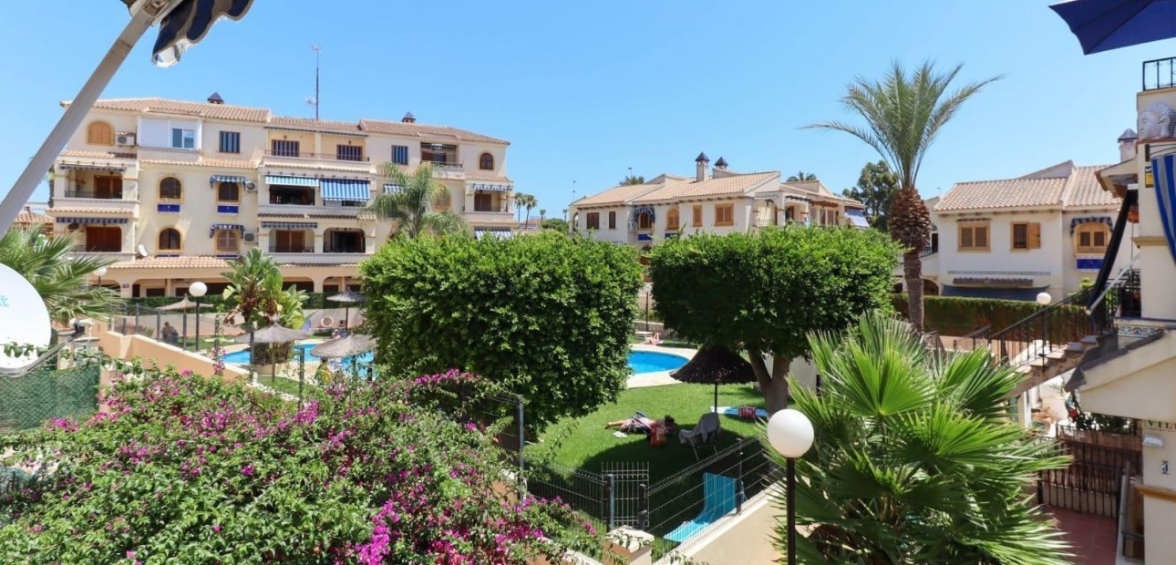 Sale - Apartment / flat -
Torrevieja - La Mata