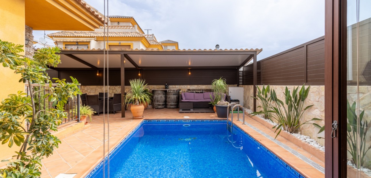 Herverkoop - Semi - Detached Villa -
Los Montesinos - La herrada