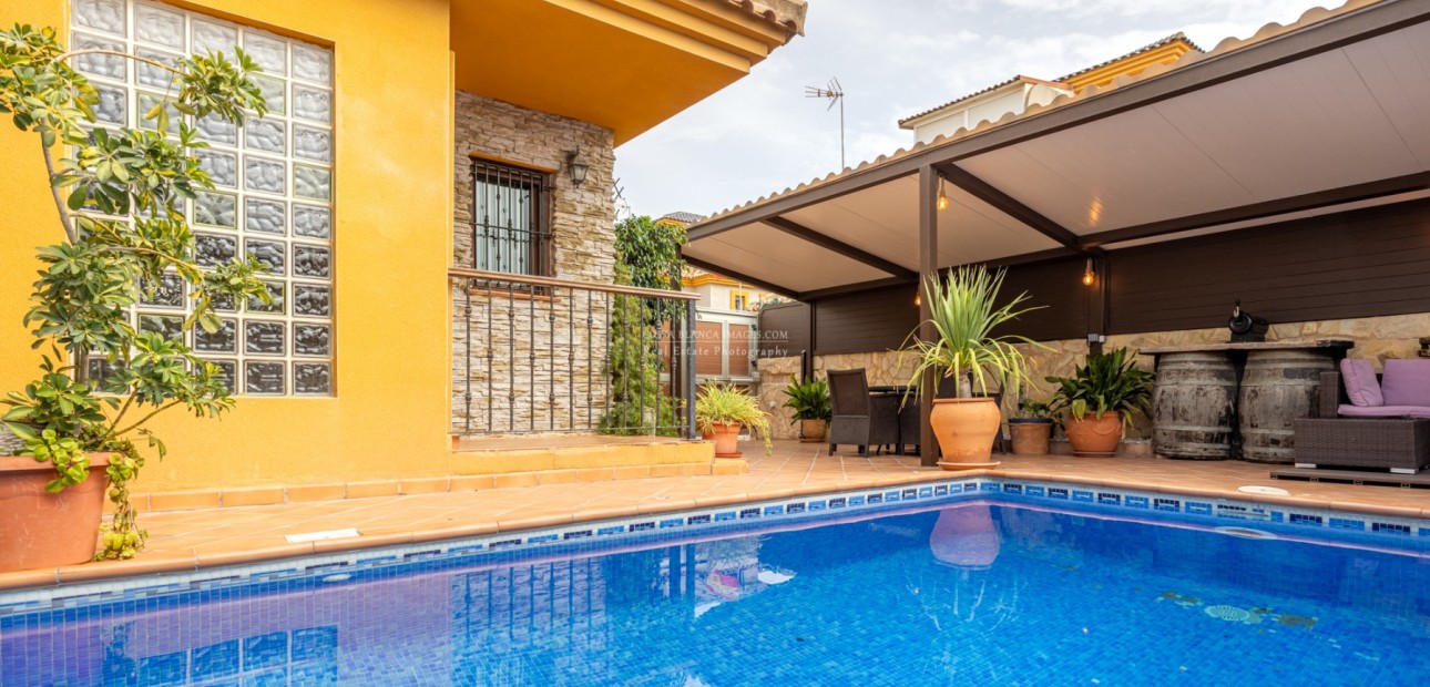 Herverkoop - Semi - Detached Villa -
Los Montesinos - La herrada