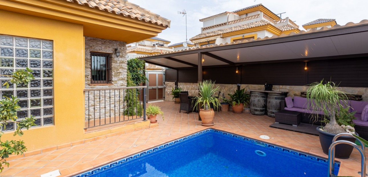 Venta - Semi - Detached Villa -
Los Montesinos - La herrada