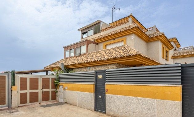 Venta - Semi - Detached Villa -
Los Montesinos - La herrada