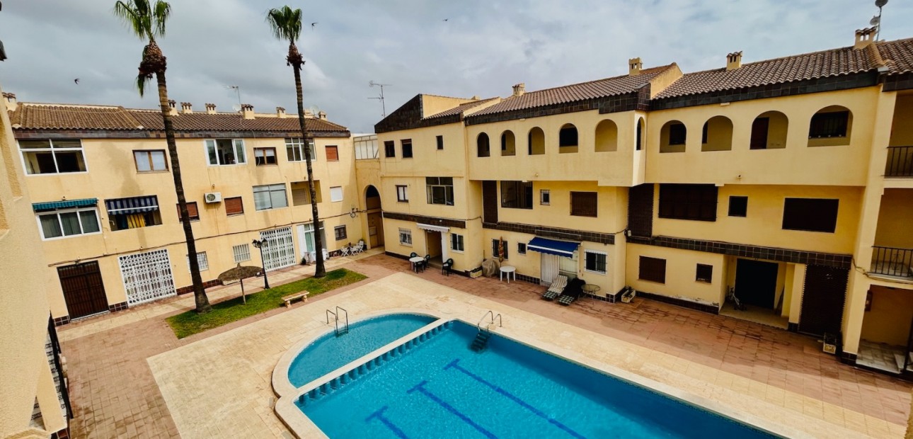 Sale - Apartment / flat -
Torrevieja - Punta prima