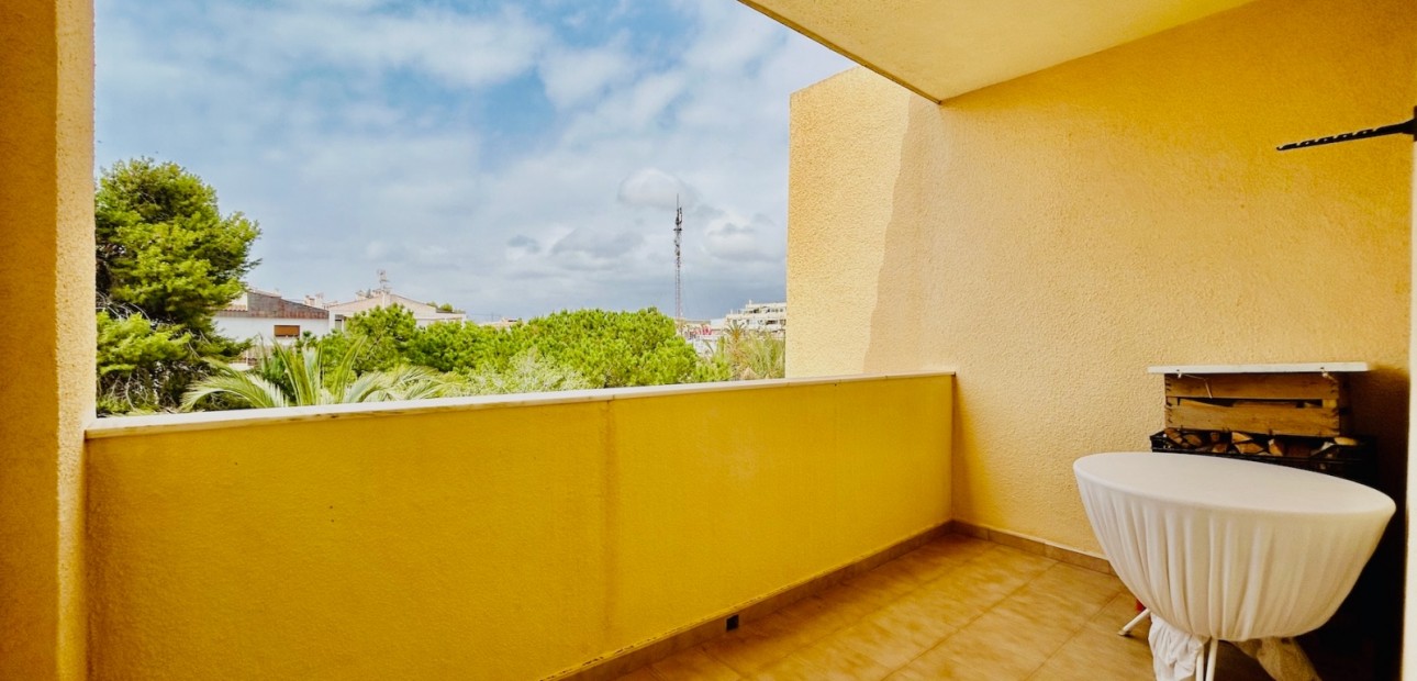 Sale - Apartment / flat -
Torrevieja - Punta prima