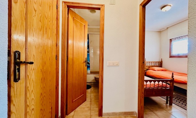 Sale - Apartment / flat -
Torrevieja - Punta prima