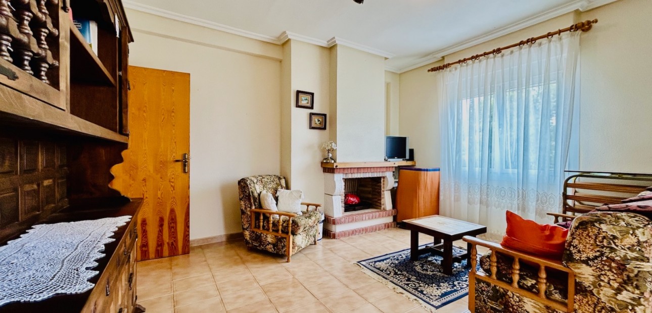 Sale - Apartment / flat -
Torrevieja - Punta prima