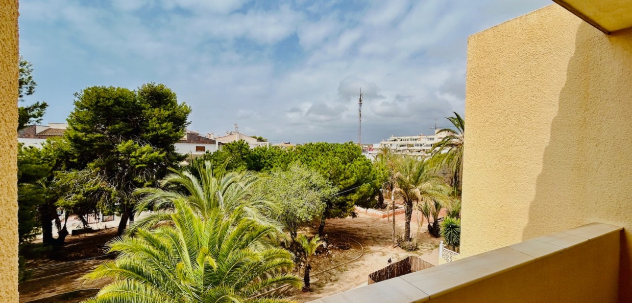 Sale - Apartment / flat -
Torrevieja - Punta prima