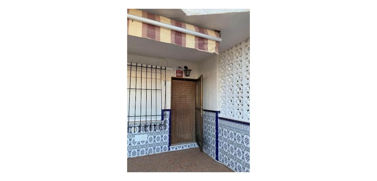 Venta - Bungalow -
Orihuela Costa - La Regia