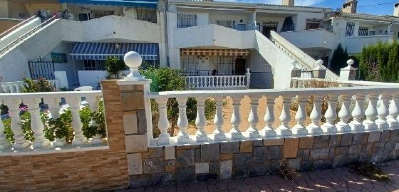 Sale - Bungalow -
Orihuela Costa - La Regia