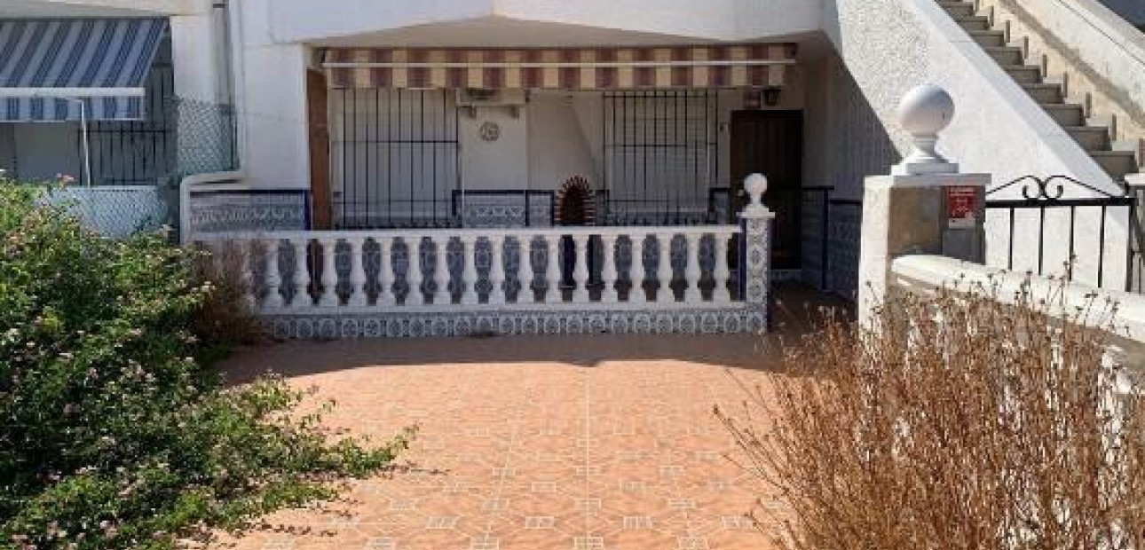 Sale - Bungalow -
Orihuela Costa - La Regia