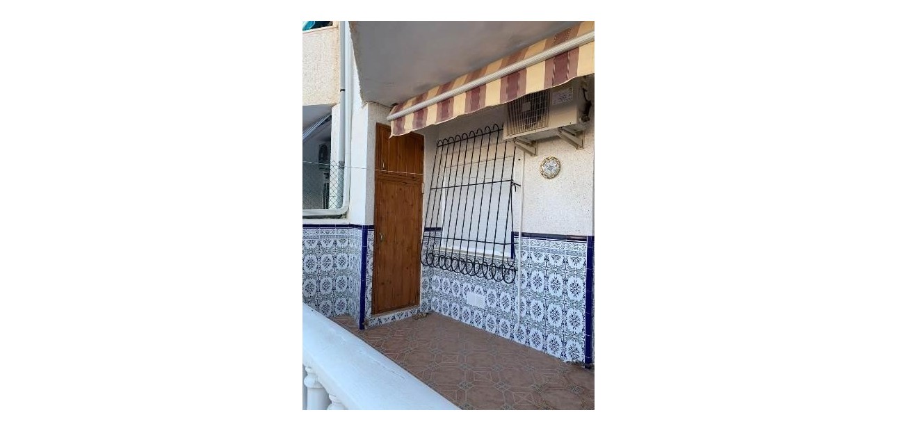 Sale - Bungalow -
Orihuela Costa - La Regia